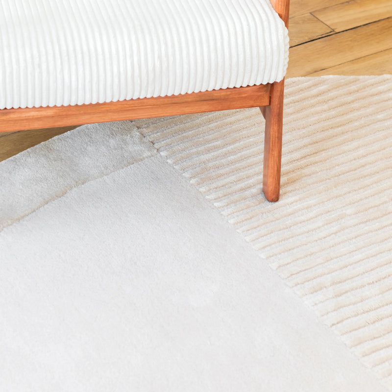 🧵 Pourquoi marier laine & soie végétale (Tencel®) dans un tapis sur-mesure ?